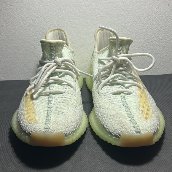 Yeezy Boost 350 V2 Hyperspace - Picture 3 of 6